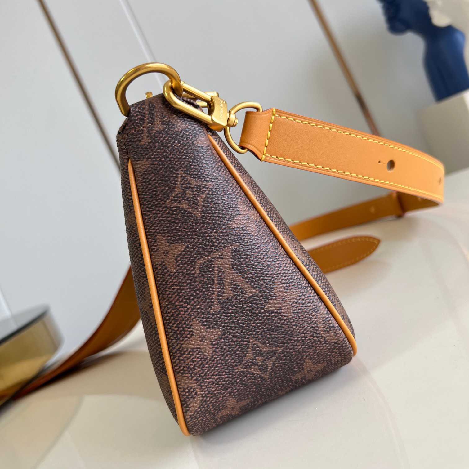 Louis Vuitton Pochette Accessoire XL   M11623 - everydesigner