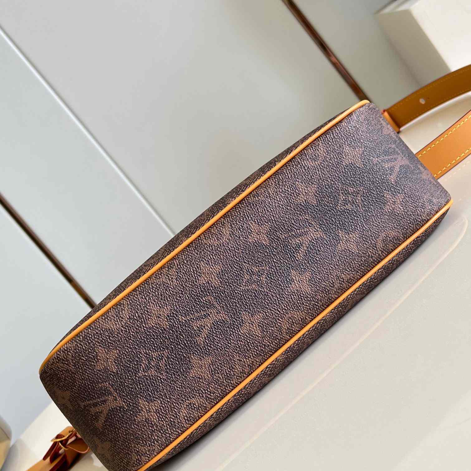 Louis Vuitton Pochette Accessoire XL   M11623 - everydesigner