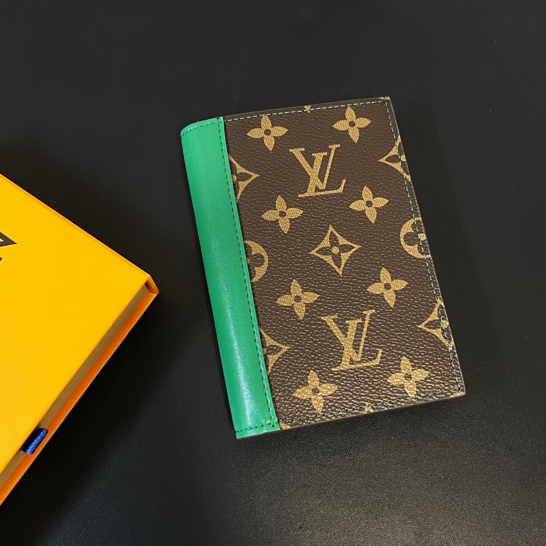 Louis Vuitton Passport Cover   M82867 - everydesigner