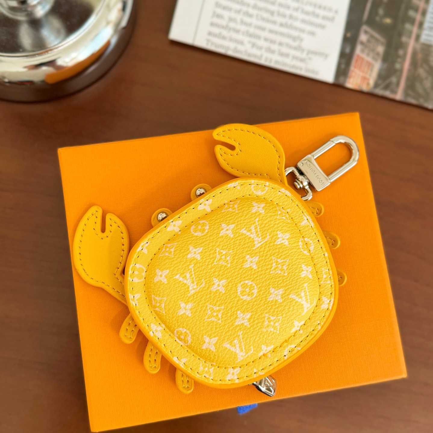 Louis Vuitton LV Crab Bag Charm   M01932 - everydesigner