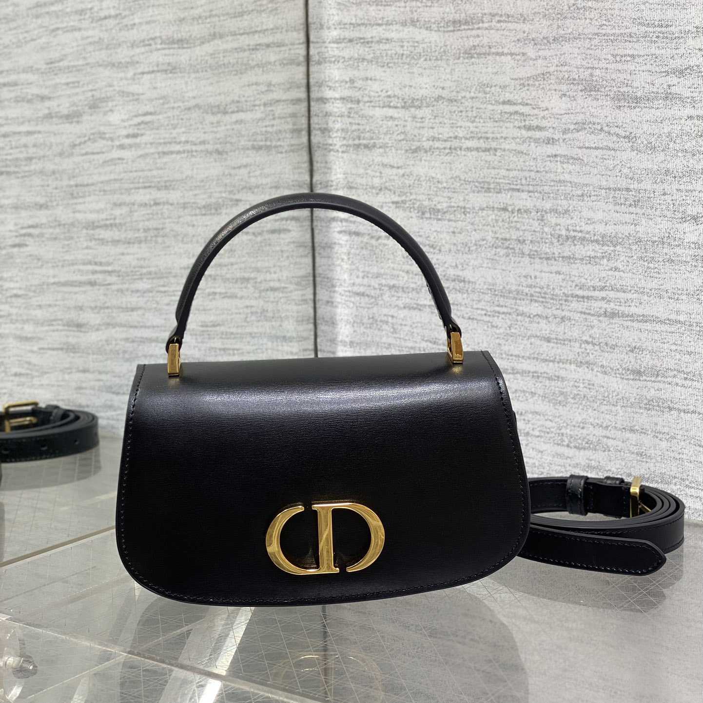 Dior Small 30 Montaigne Avenue Top Handle Bag - everydesigner