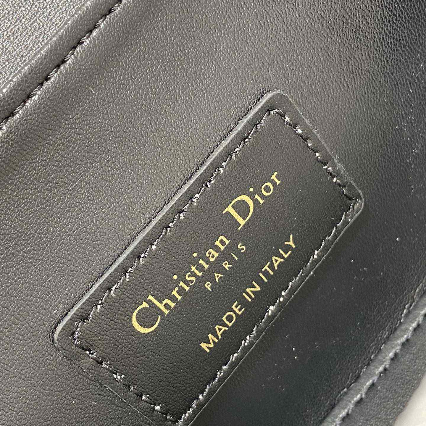 Dior Small 30 Montaigne Avenue Top Handle Bag - everydesigner