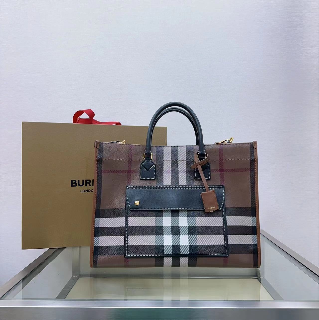 Burberry Medium Freya Tote  - everydesigner