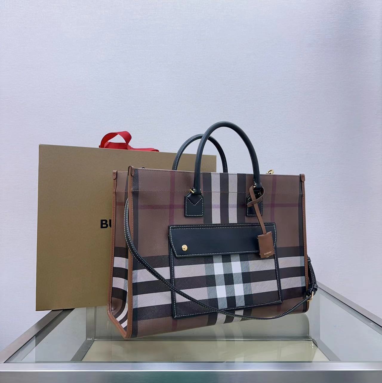 Burberry Medium Freya Tote  - everydesigner