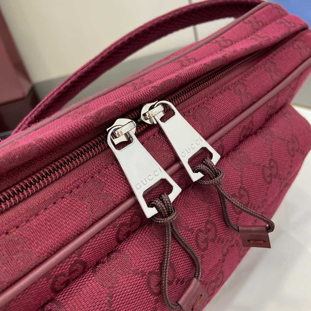 Gucci Small GG Crossbody Bag - everydesigner