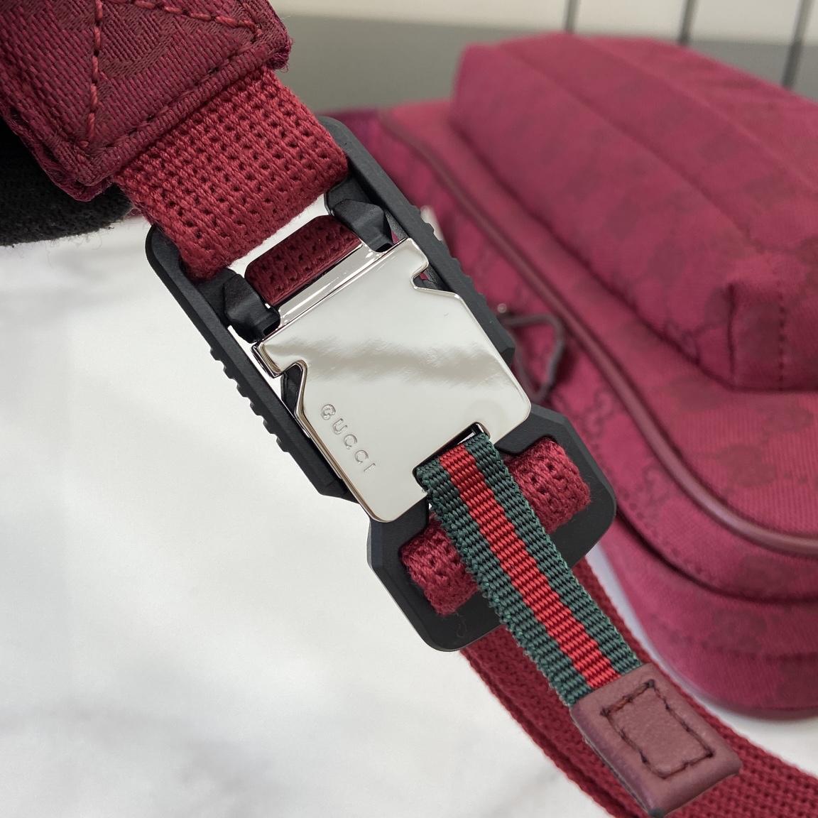 Gucci Small GG Crossbody Bag - everydesigner