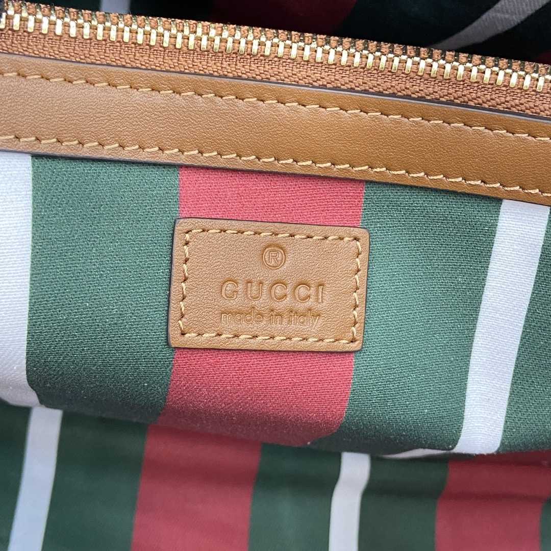 Gucci GG Emblem Medium Tote Bag - everydesigner