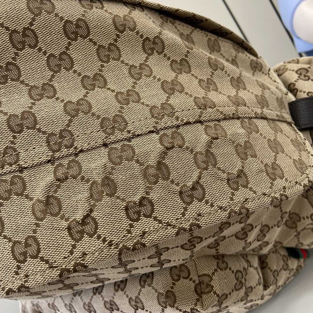 Gucci Large Backpack With Gucci Logo - everydesigner