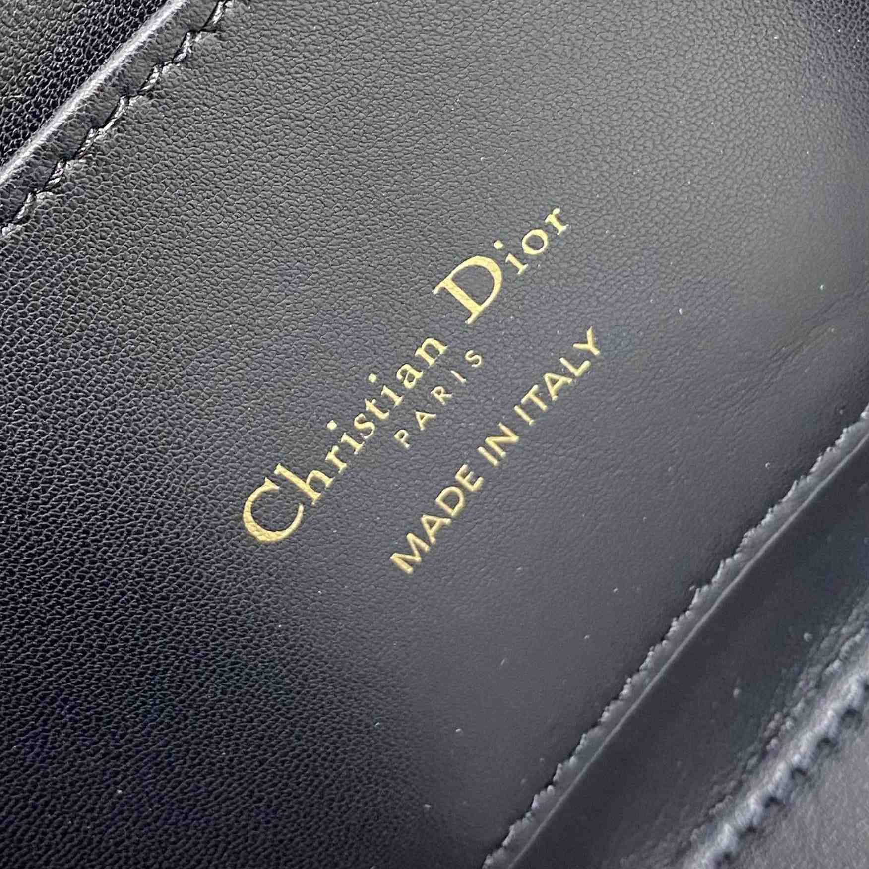 Dior Medium 30 Montaigne Avenue Top Handle Bag - everydesigner