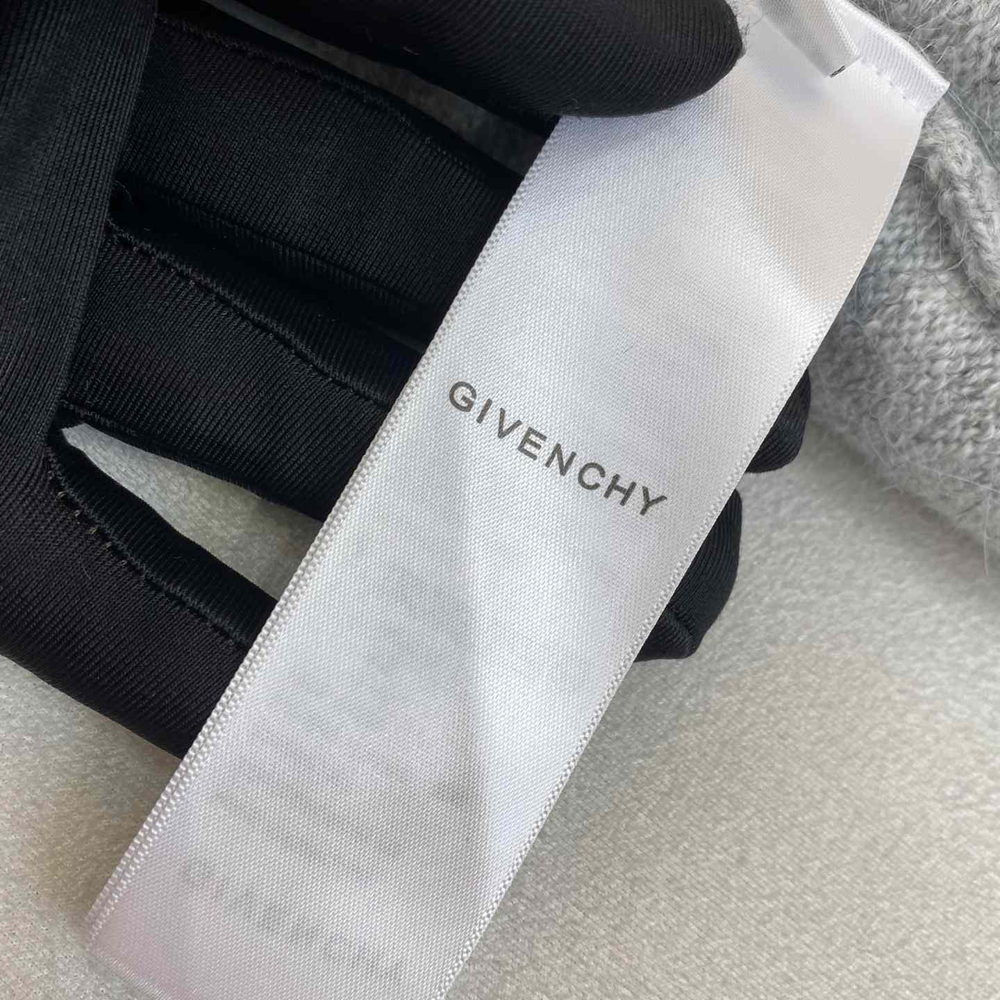 Givenchy 4G Logo Detailed Crewneck Sweater - everydesigner