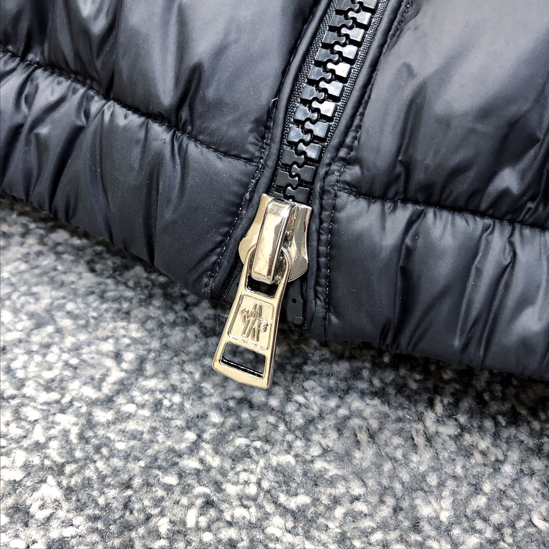 Moncler Black Down Jacket - everydesigner