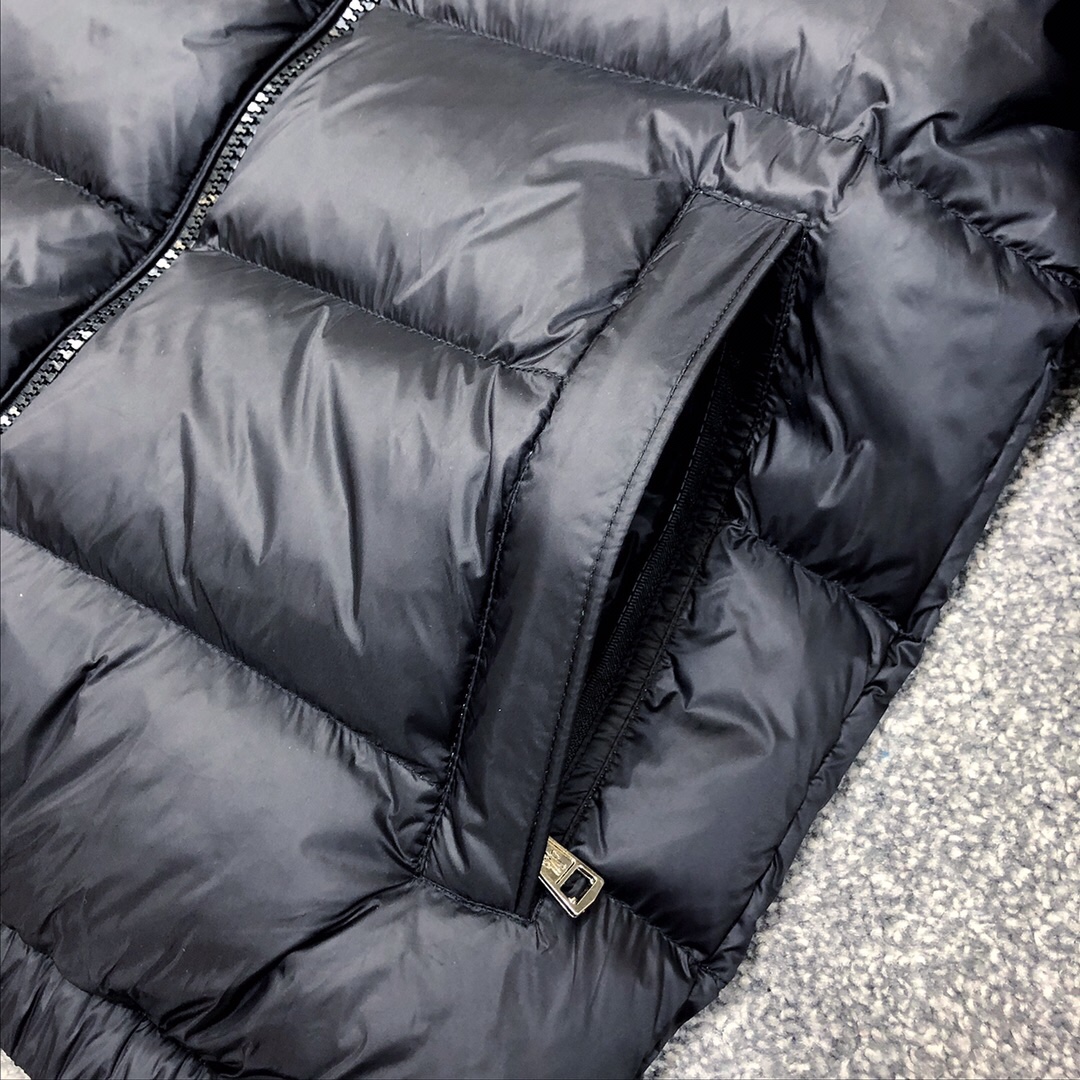 Moncler Black Down Jacket - everydesigner