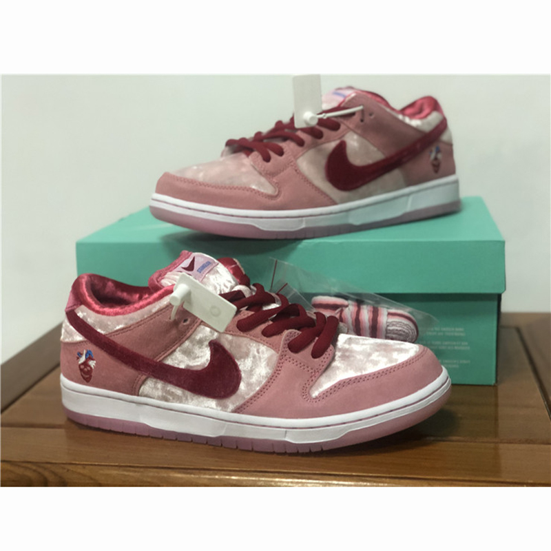 Strange Love X Nike SB Dunk Low  - everydesigner