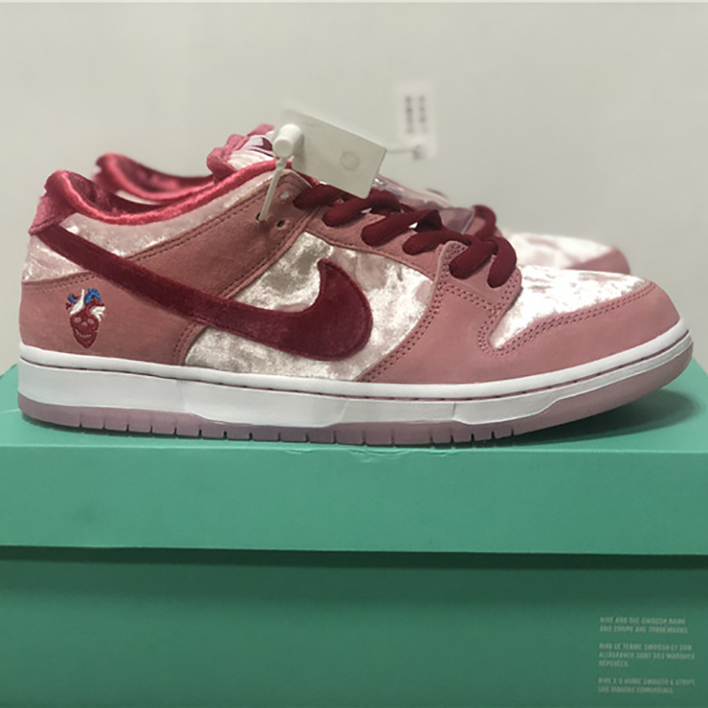 Strange Love X Nike SB Dunk Low  - everydesigner