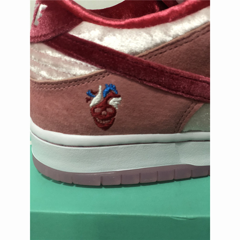 Strange Love X Nike SB Dunk Low  - everydesigner