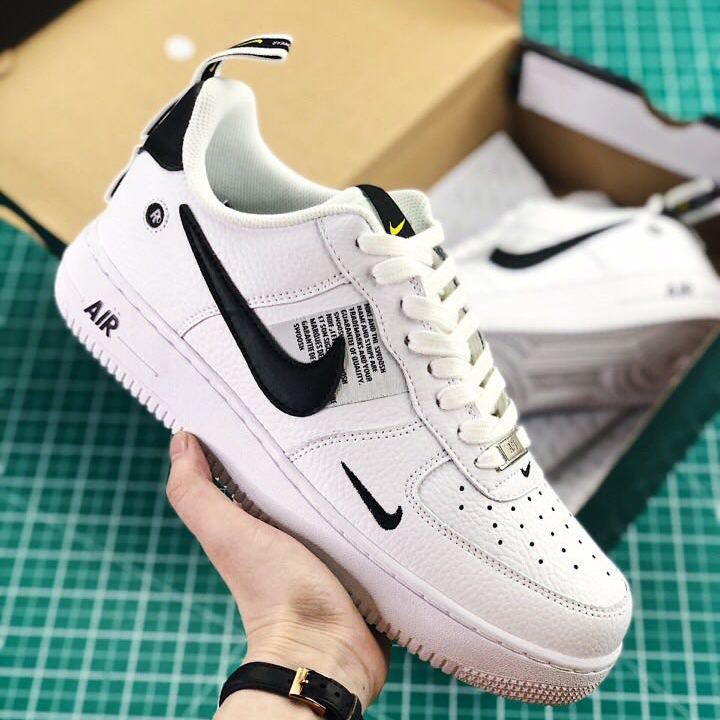 Nike White Sneakers - everydesigner