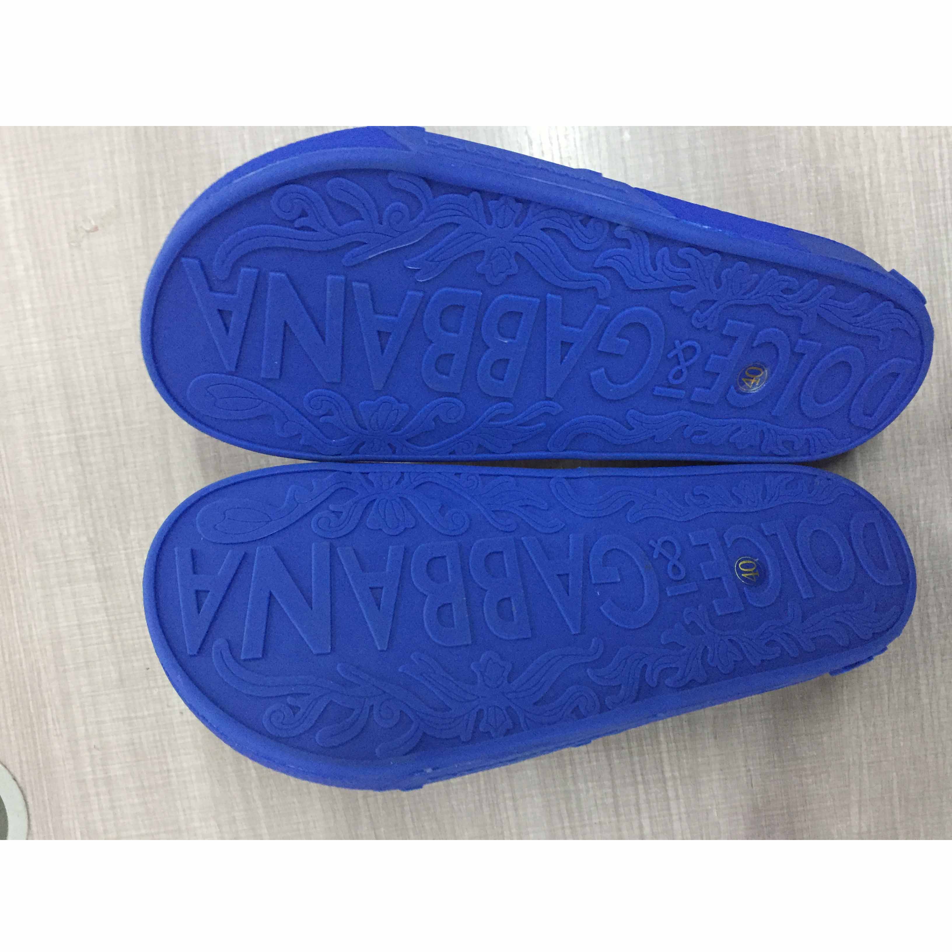 Dolce & Gabbana Logo Slides - everydesigner