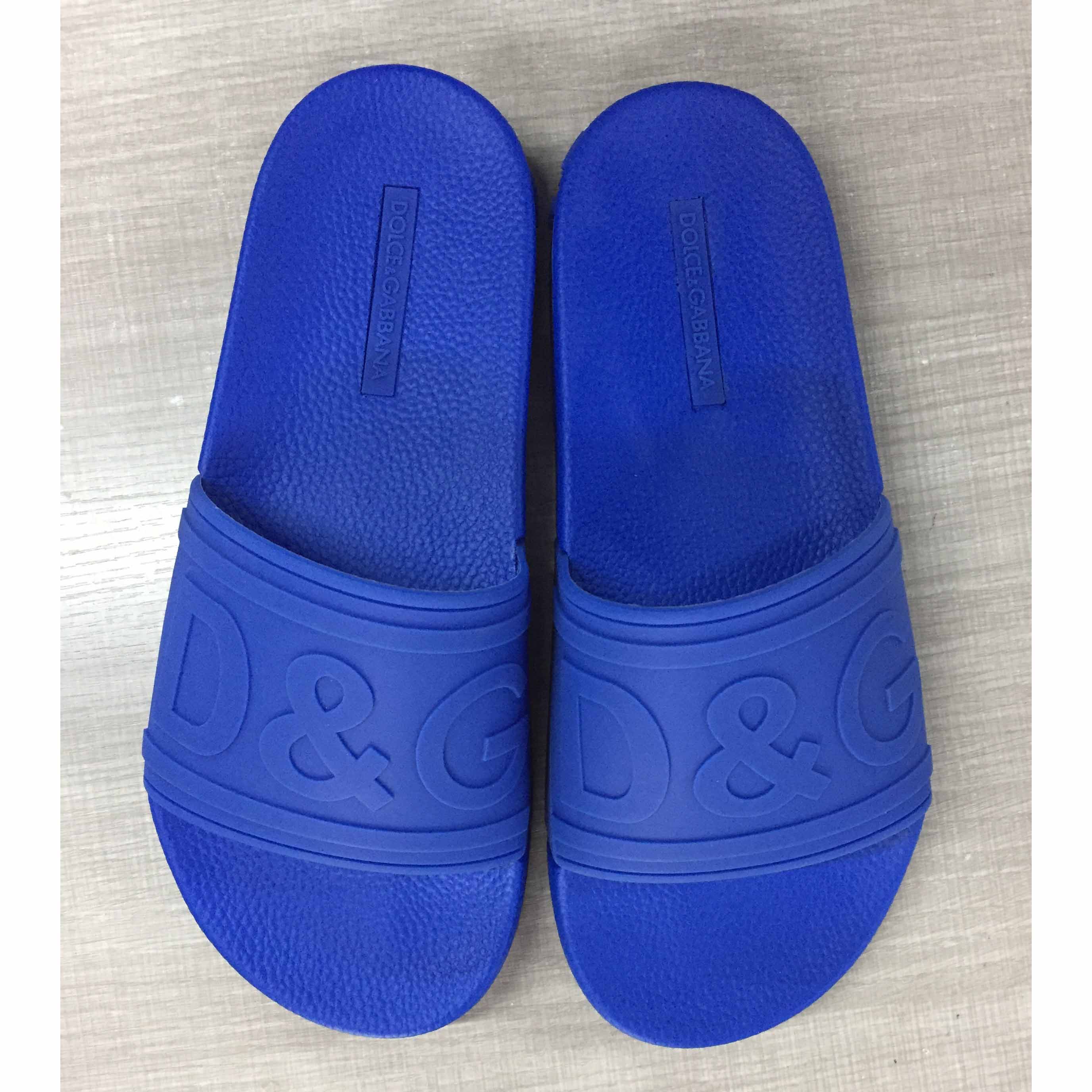 Dolce & Gabbana Logo Slides - everydesigner