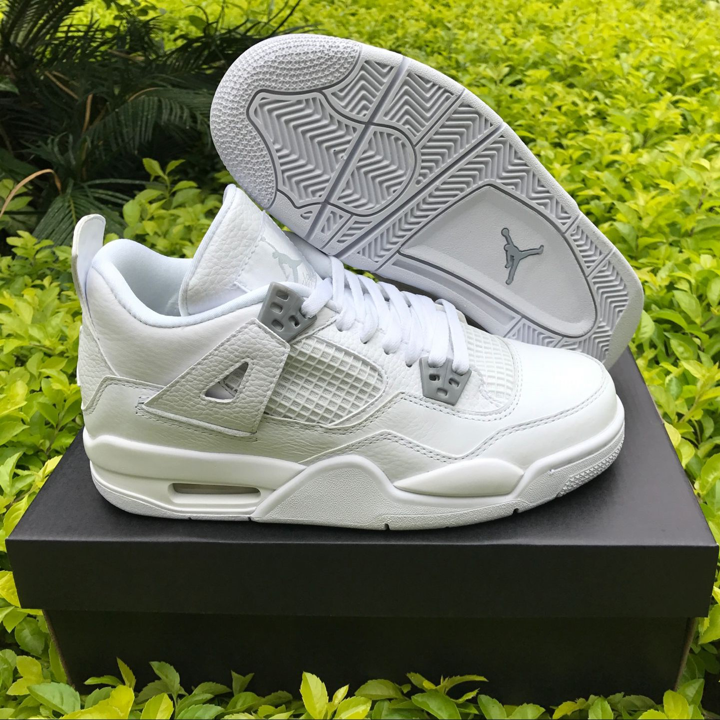 Jordan AJ4 Sneaker - everydesigner