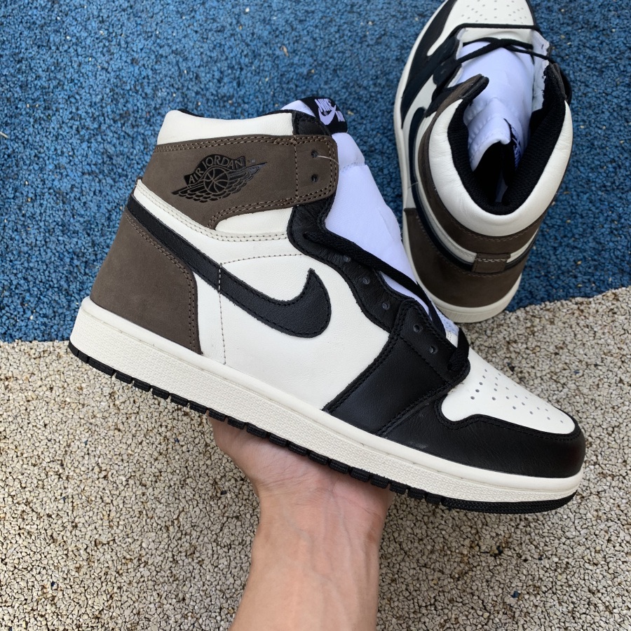 Jordan Air 1 Retro High OG "Dark Mocha"Sneaker - everydesigner