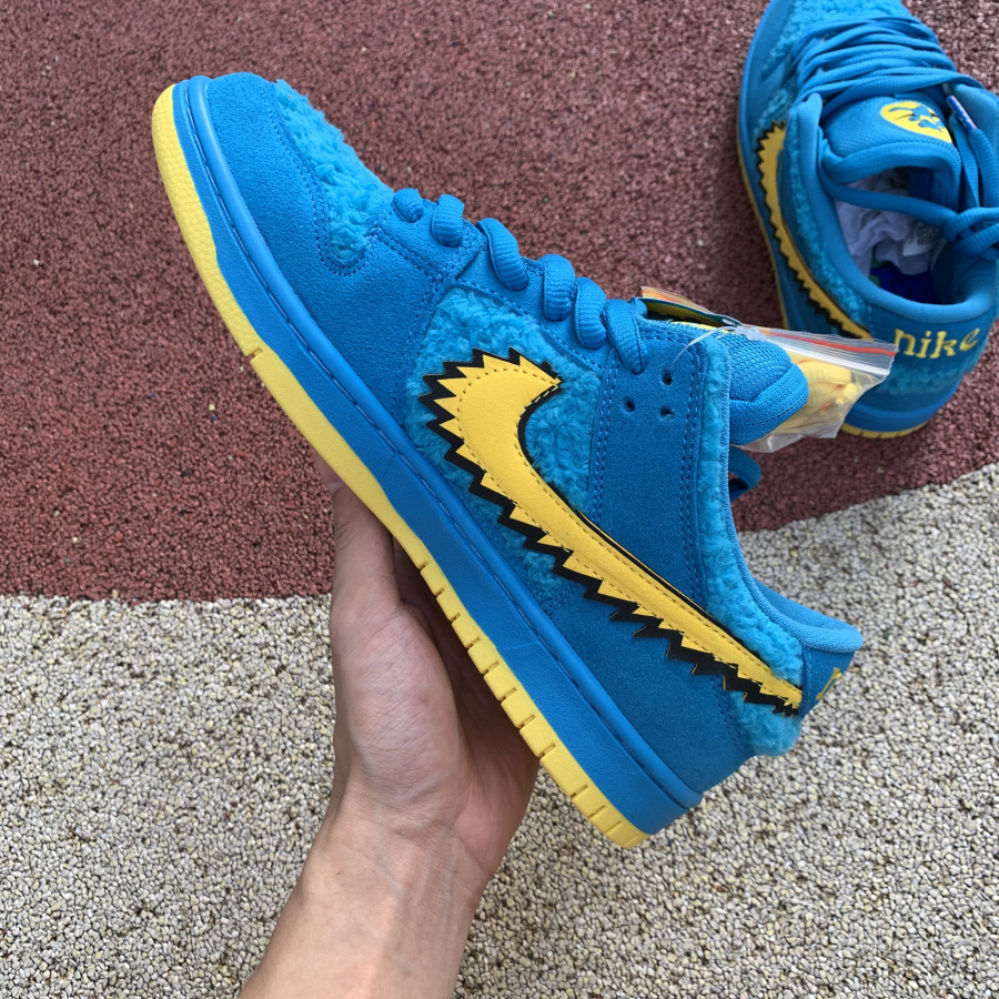 Grateful Dead X Nike SB Dunk Low "Blue Bear" - everydesigner