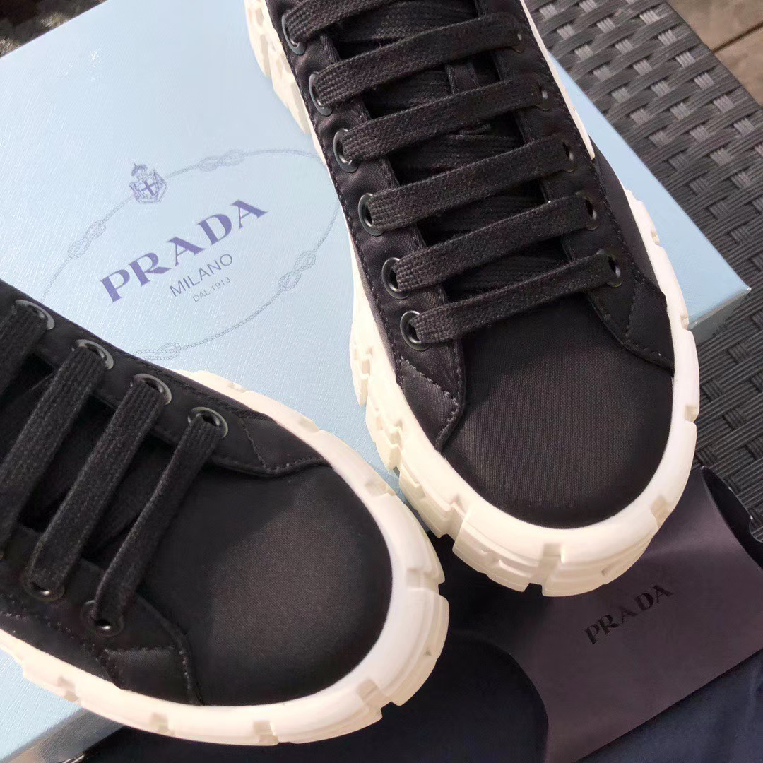 Prada Triangular Logo Plaque Sneakers - everydesigner