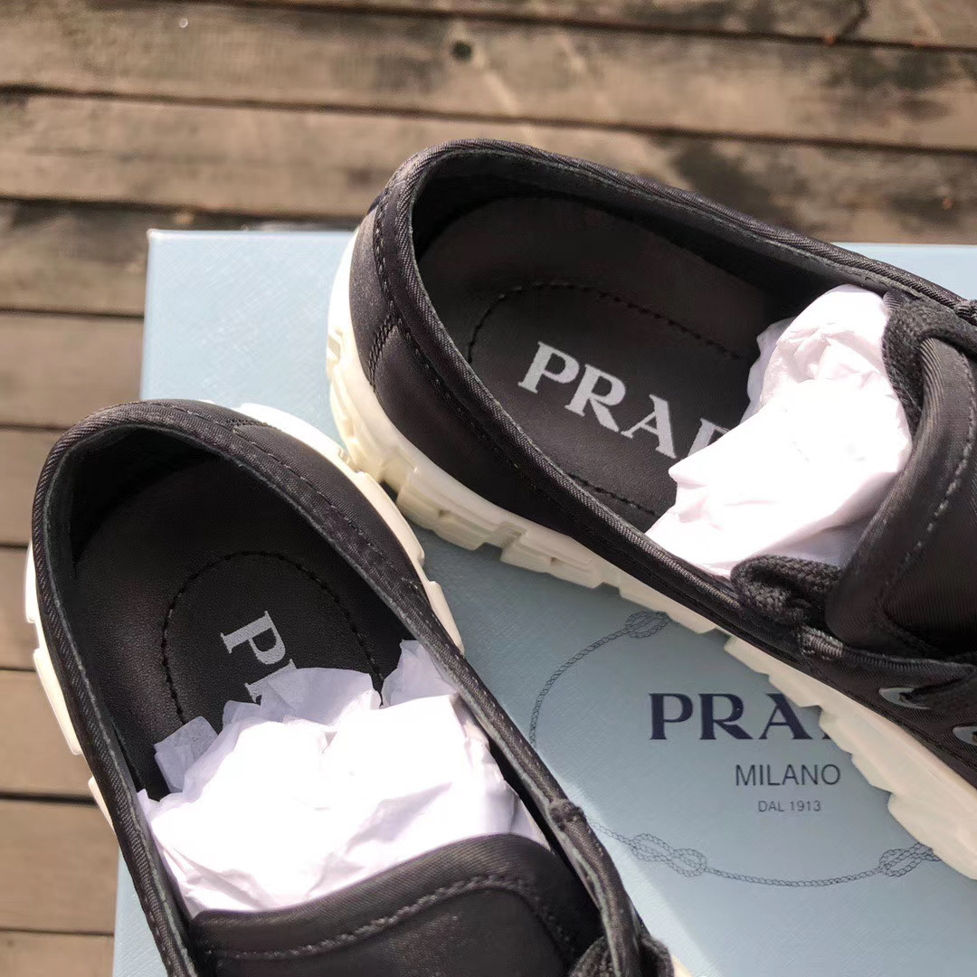 Prada Triangular Logo Plaque Sneakers - everydesigner