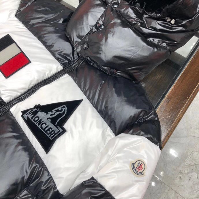 Moncler Logo Patch Padded Jacket - everydesigner