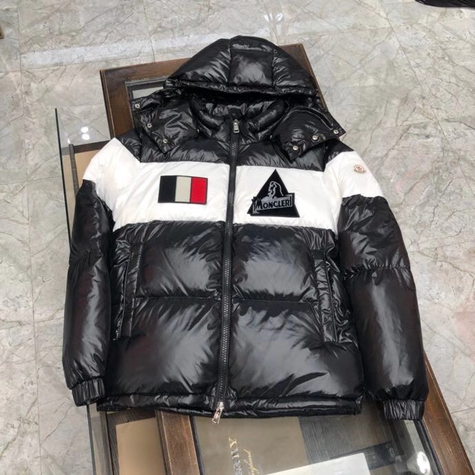 Moncler Logo Patch Padded Jacket - everydesigner