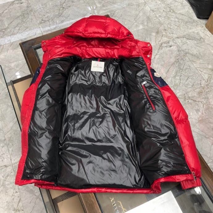 Moncler Logo Patch Padded Jacket - everydesigner