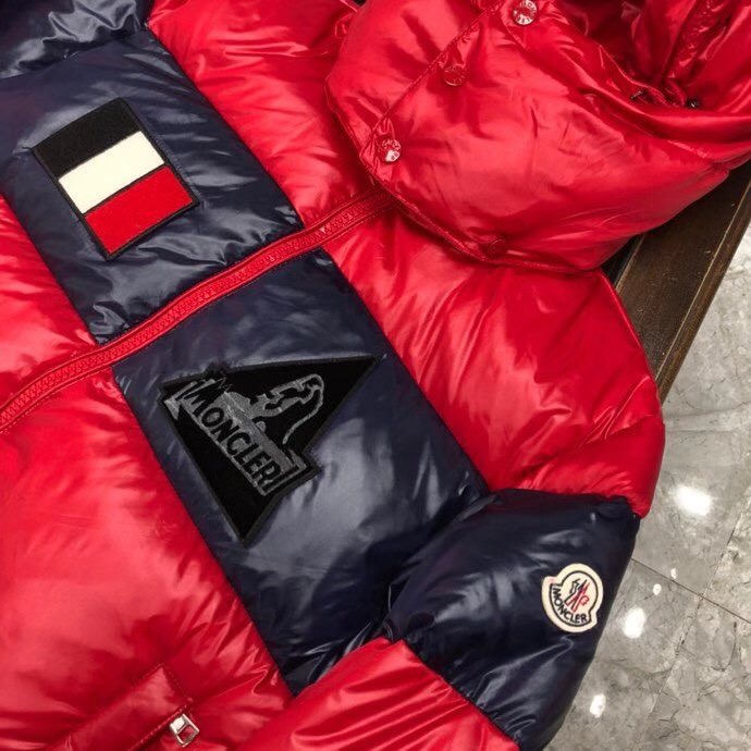 Moncler Logo Patch Padded Jacket - everydesigner