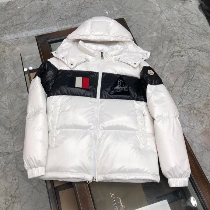 Moncler Logo Patch Padded Jacket - everydesigner