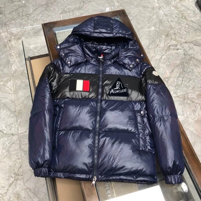 Moncler Logo Patch Padded Jacket - everydesigner