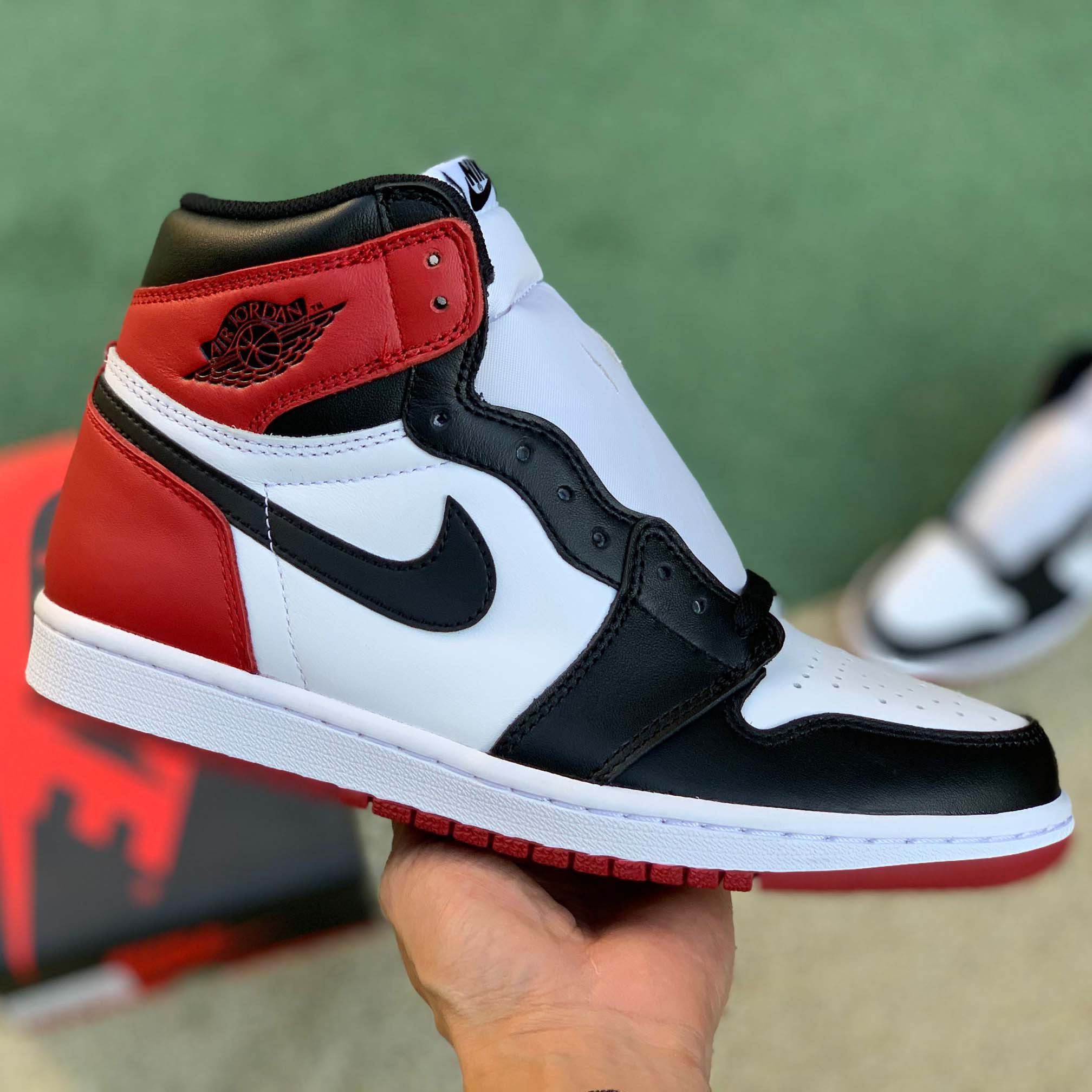 Jordan Air 1 Retro Black Toe 555088-125 - everydesigner