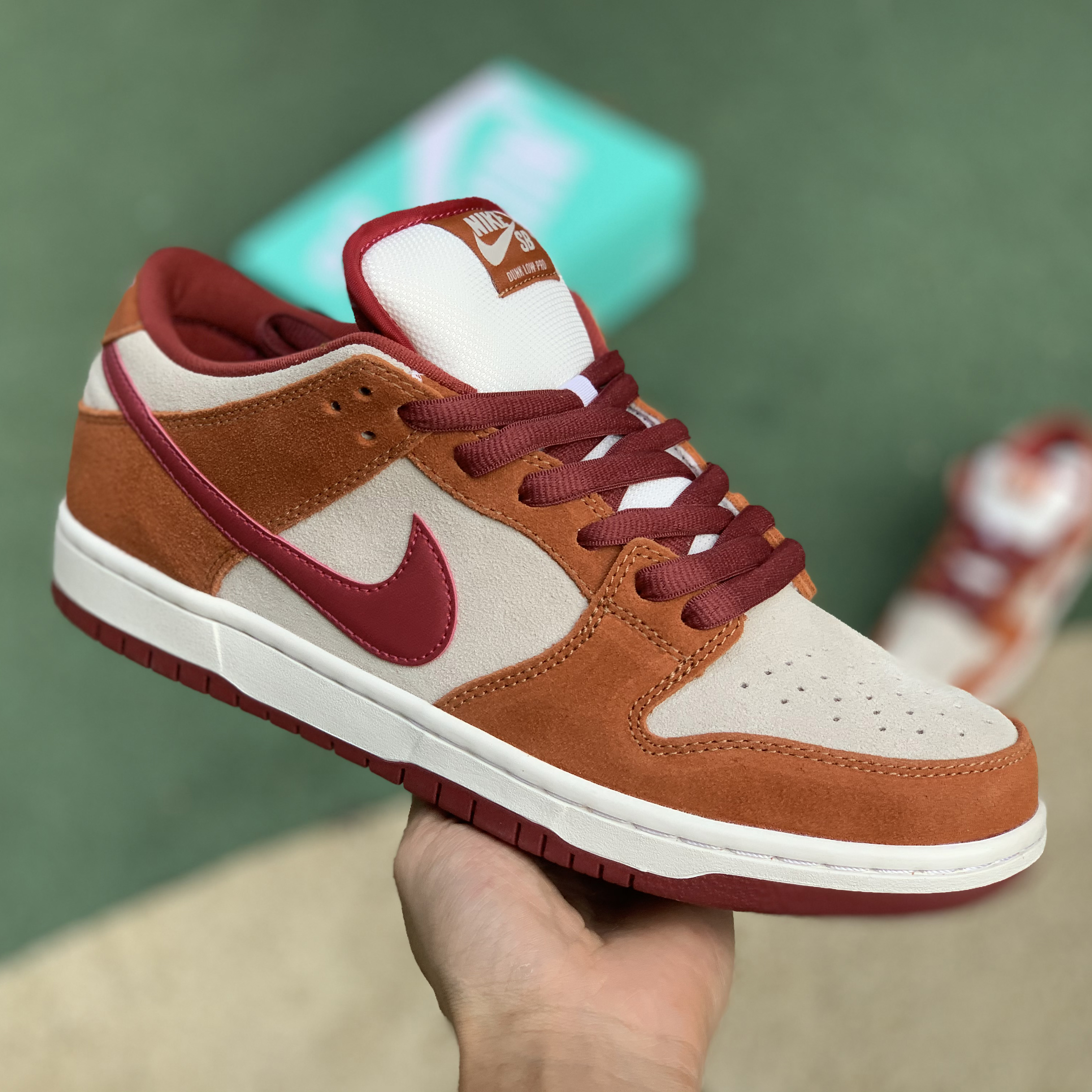 Nike  SB Dunk Low Pro Dark Russet Cedar White BQ6817-202 - everydesigner