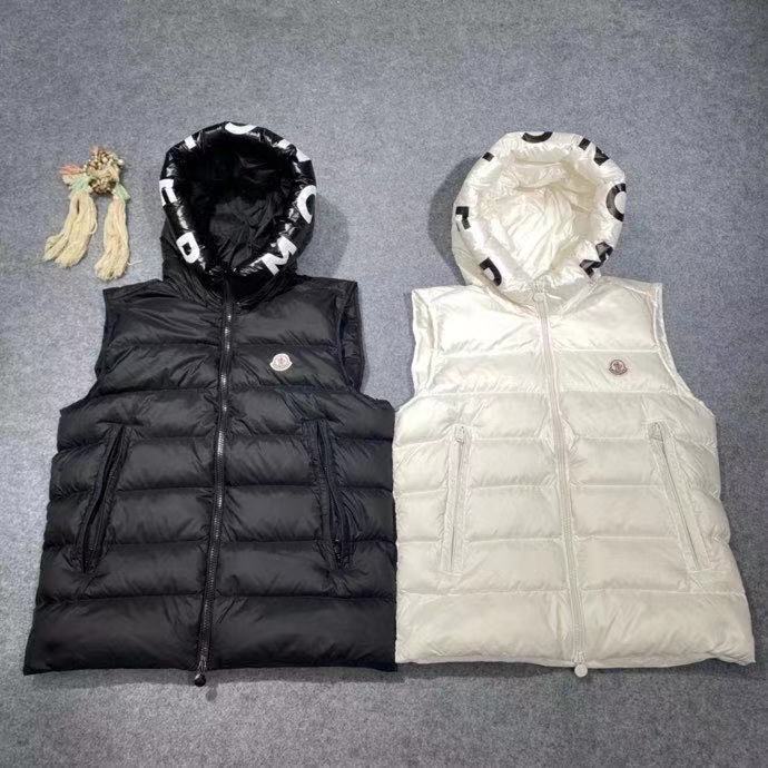 Moncler Vest In black - everydesigner