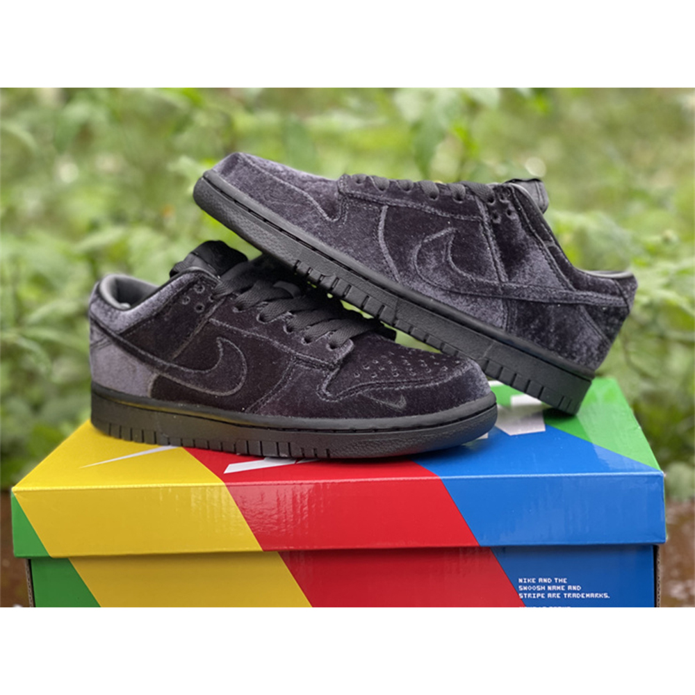 Dover Street Market X Nike Dunk Low "Triple Black" - everydesigner