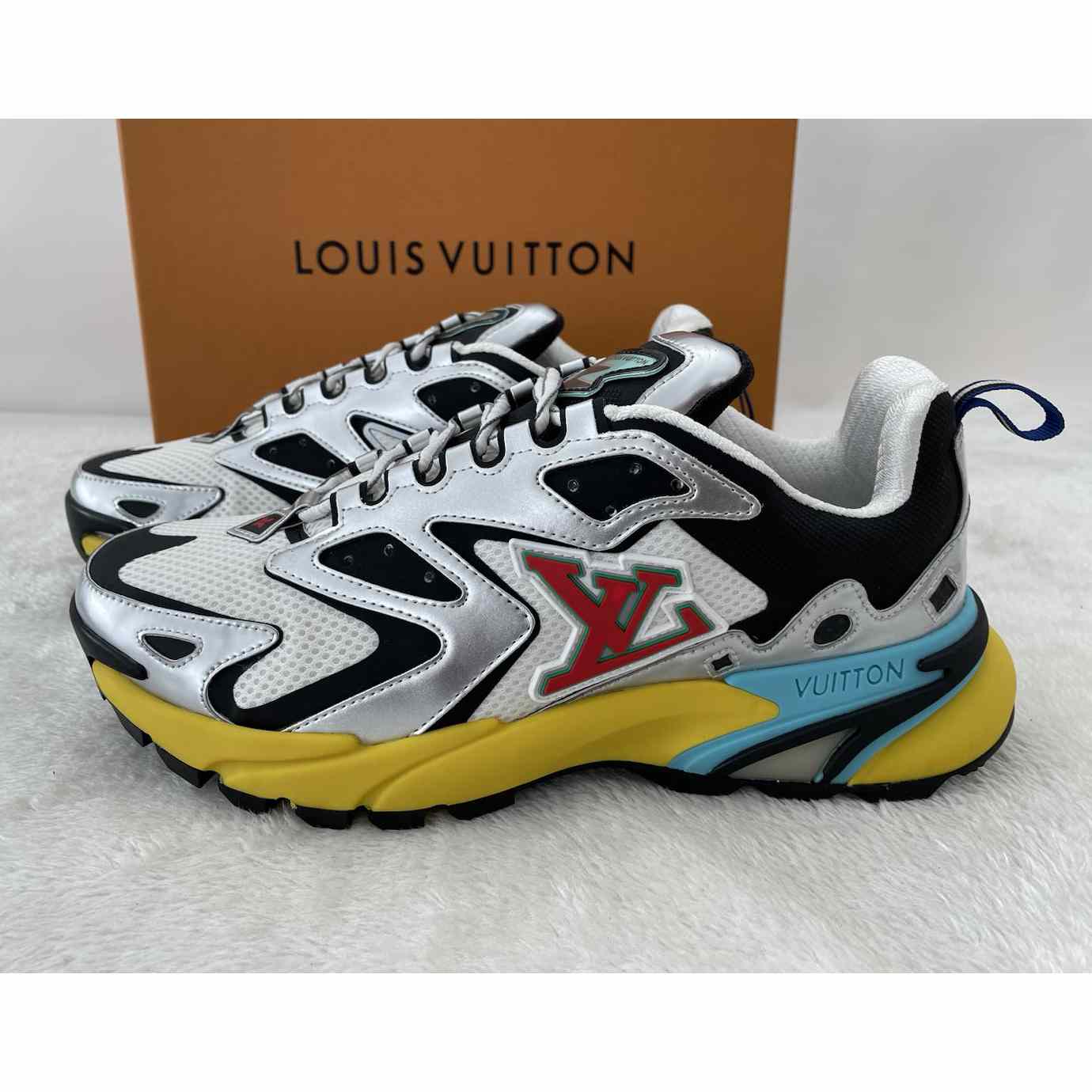 Louis Vuitton Runner Tatic Sneaker(Upon UK Size) - everydesigner