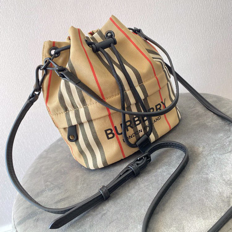 Burberry Shoulder Bag (Size 18*19.5*14cm) - everydesigner