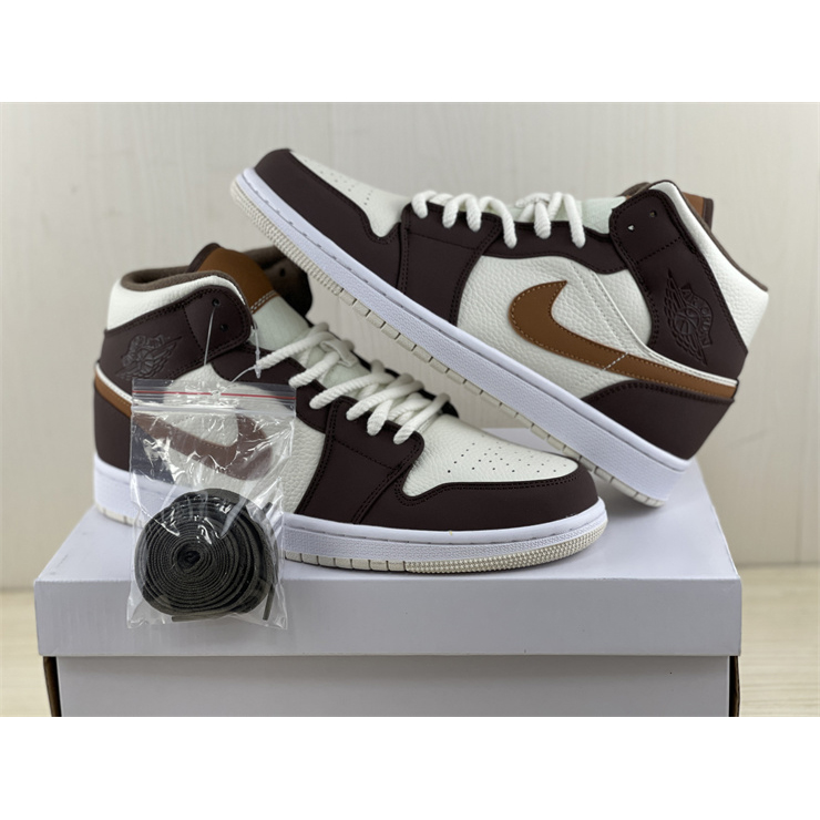 Jordan  AJ1 Mid Sneaker DO6699-200 - everydesigner