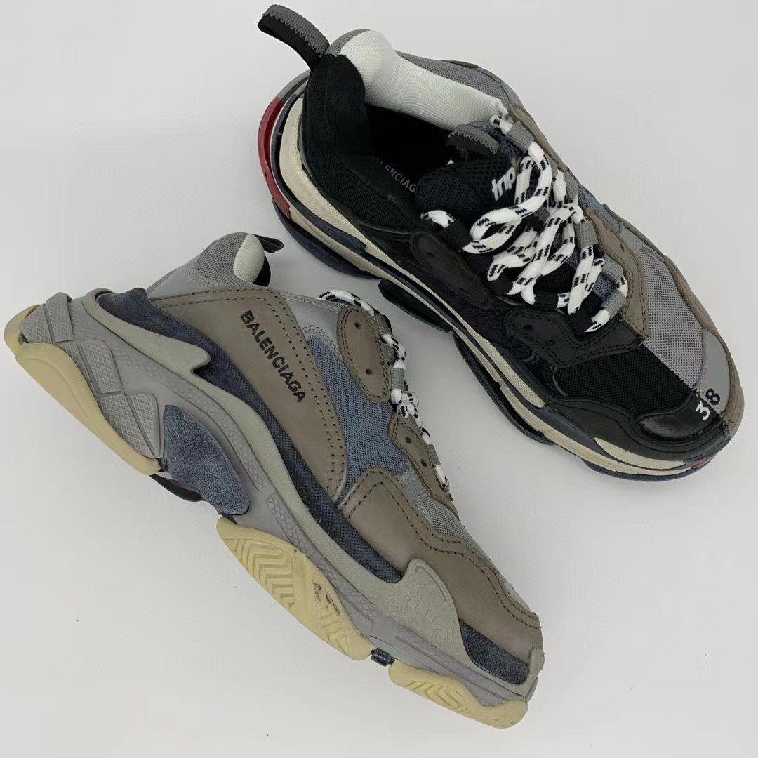 Balenciaga Triple S Sneaker  - everydesigner