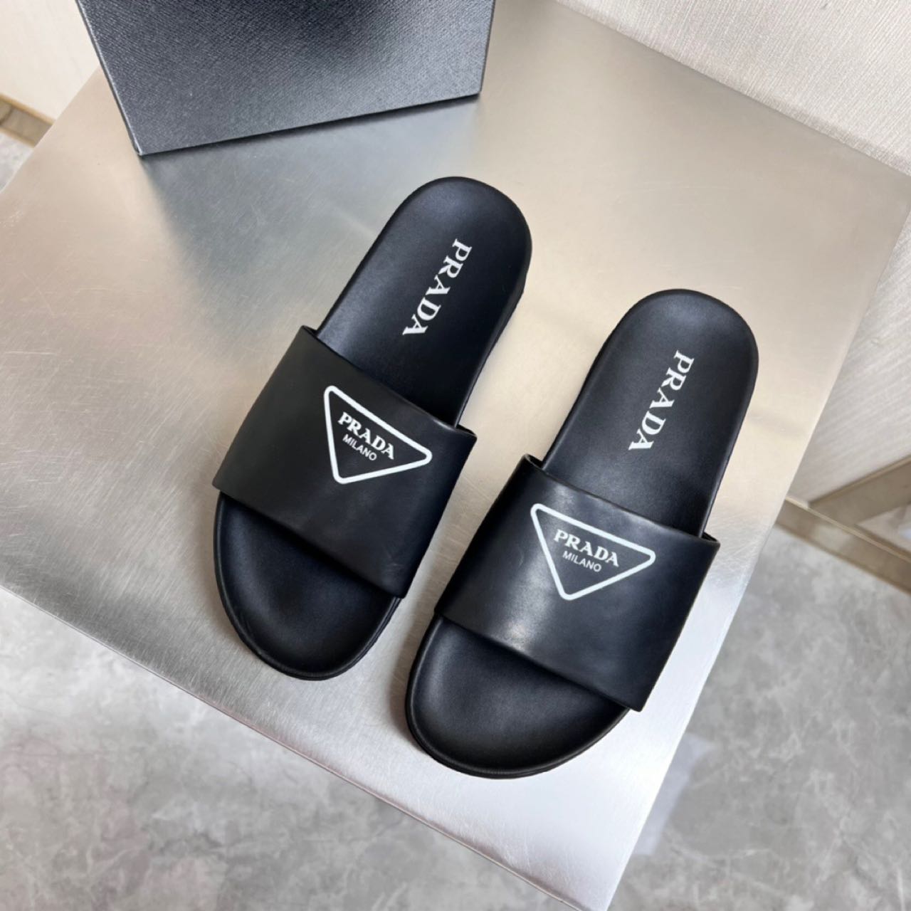 Prada Logo printed slippers - everydesigner