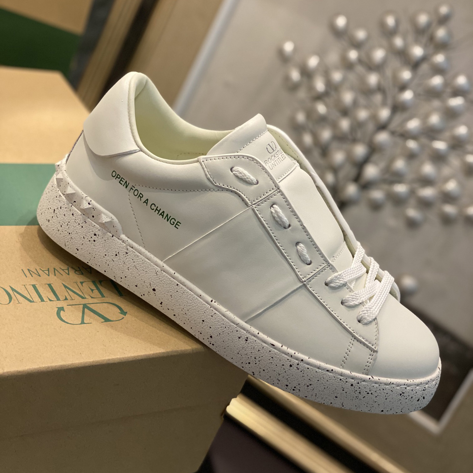 Valenti  Open For A Change Sneaker In Bio-Based Material In White - everydesigner