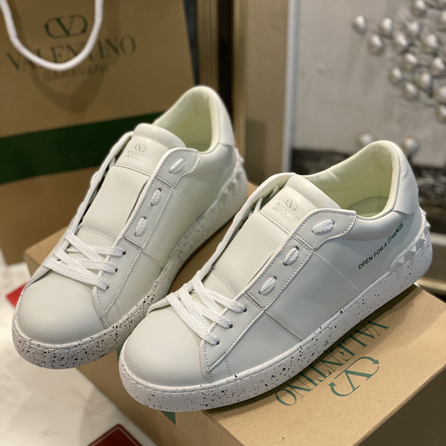 Valenti  Open For A Change Sneaker In Bio-Based Material In White - everydesigner