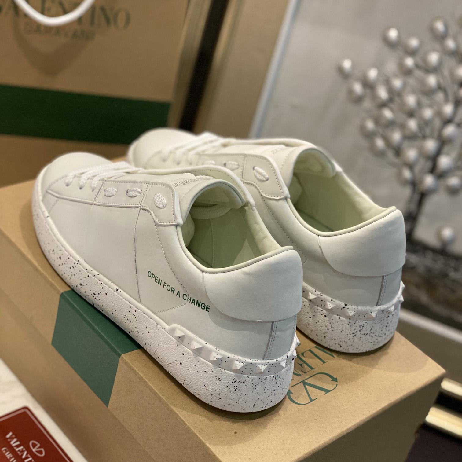 Valenti  Open For A Change Sneaker In Bio-Based Material In White - everydesigner