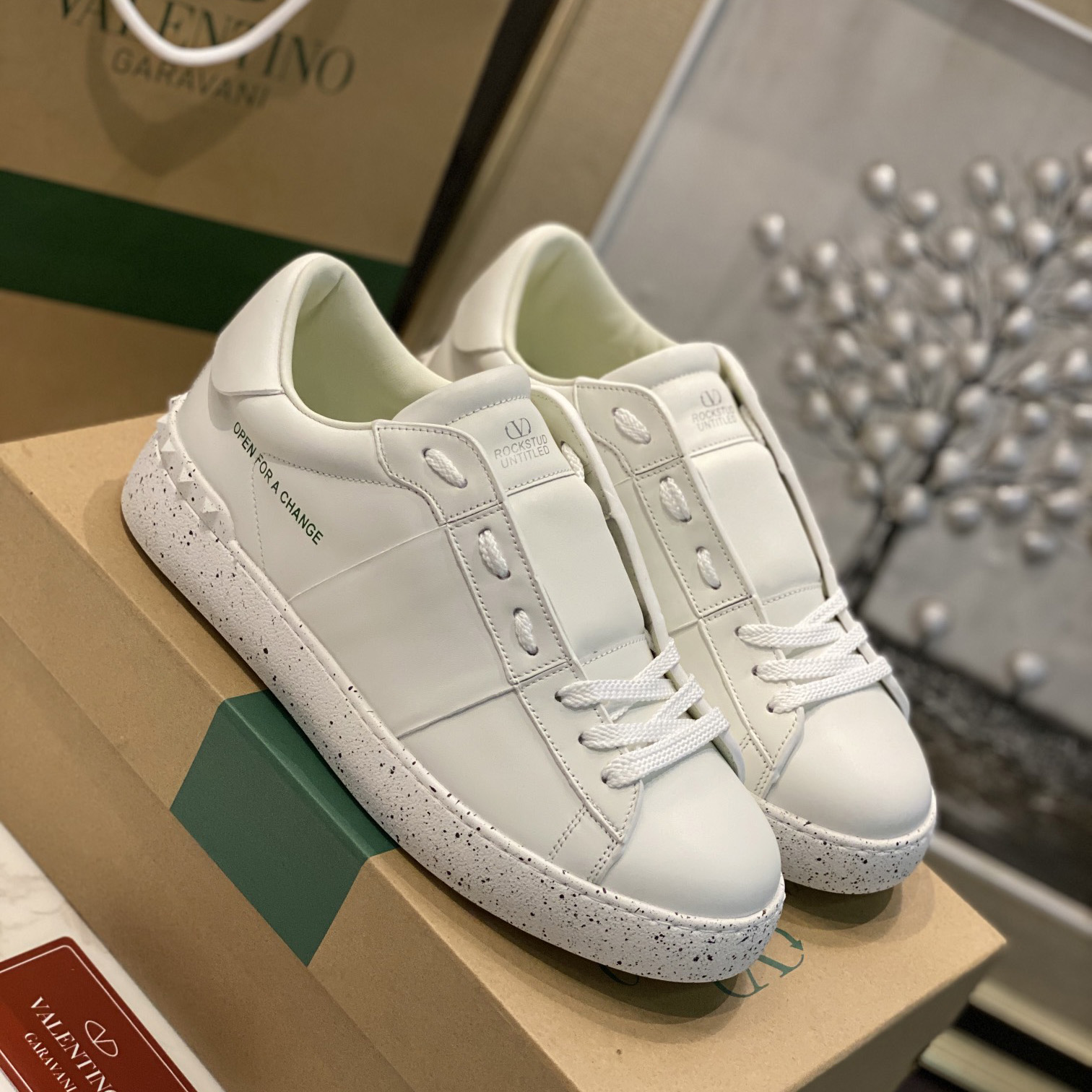 Valenti  Open For A Change Sneaker In Bio-Based Material In White - everydesigner