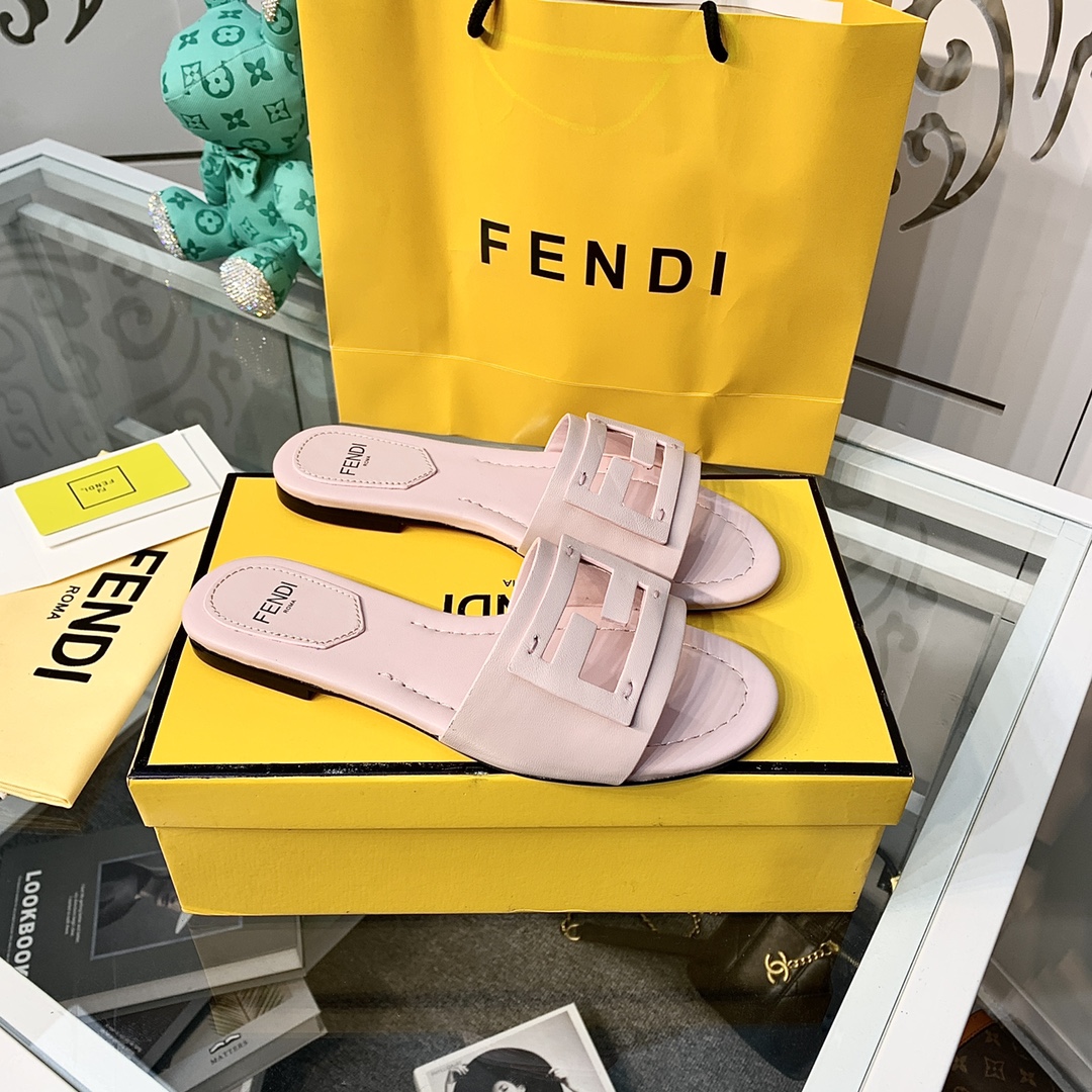 Fendi Signature Pink Leather Slides - everydesigner