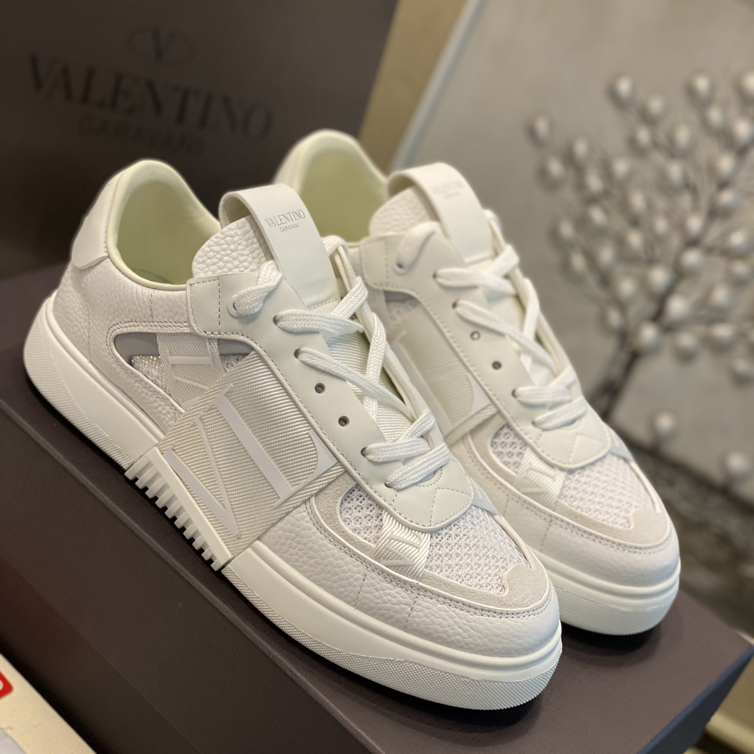 Valenti VL7N Low-Top Sneakers In Calfskin And Mesh Fabric With Bands - everydesigner