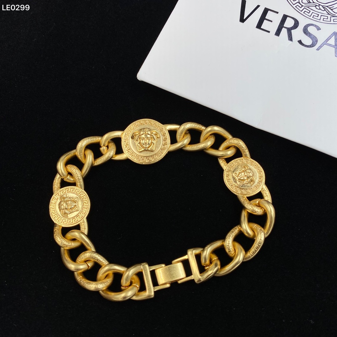 Versace Medusa Bracelet - everydesigner