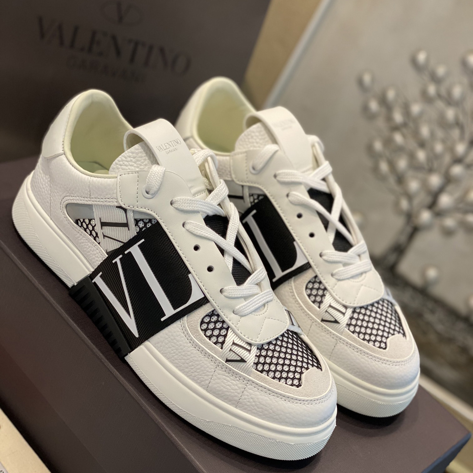 Valenti VL7N Low-Top Sneakers In Calfskin And Mesh Fabric With Bands - everydesigner